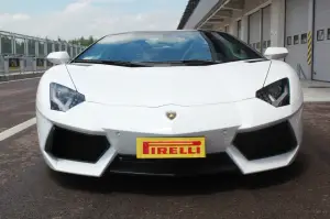 Lamborghini Aventador Roadster - Prova su strada e in pista 2014