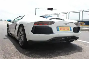 Lamborghini Aventador Roadster - Prova su strada e in pista 2014