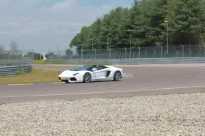 Lamborghini Aventador Roadster - Prova su strada e in pista 2014