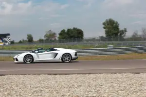 Lamborghini Aventador Roadster - Prova su strada e in pista 2014