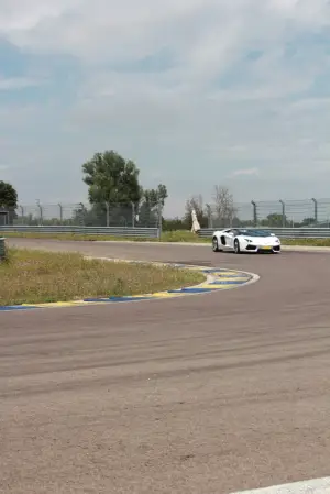 Lamborghini Aventador Roadster - Prova su strada e in pista 2014