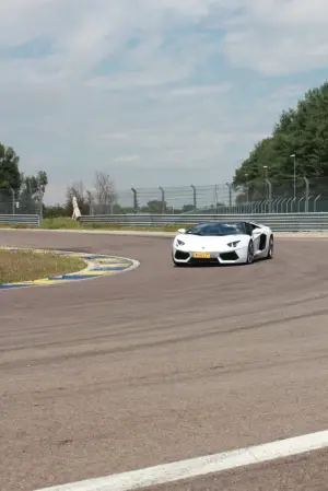 Lamborghini Aventador Roadster - Prova su strada e in pista 2014