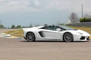 Lamborghini Aventador Roadster - Prova su strada e in pista 2014