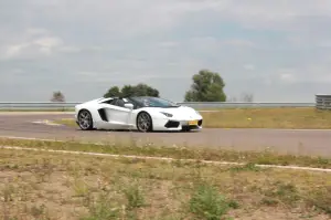 Lamborghini Aventador Roadster - Prova su strada e in pista 2014