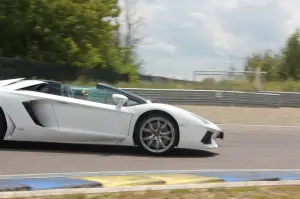 Lamborghini Aventador Roadster - Prova su strada e in pista 2014