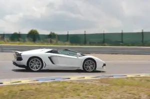 Lamborghini Aventador Roadster - Prova su strada e in pista 2014