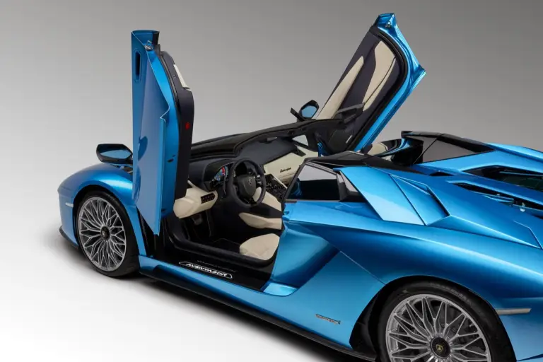 Lamborghini Aventador S Roadster - 5