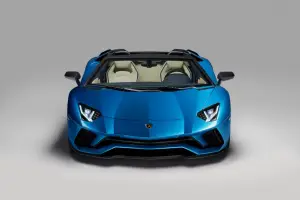 Lamborghini Aventador S Roadster - 11