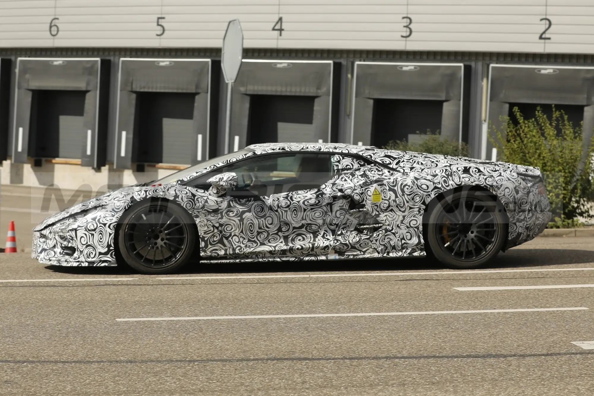 Lamborghini Aventador successore - Foto Spia 22-09-2022 - 13