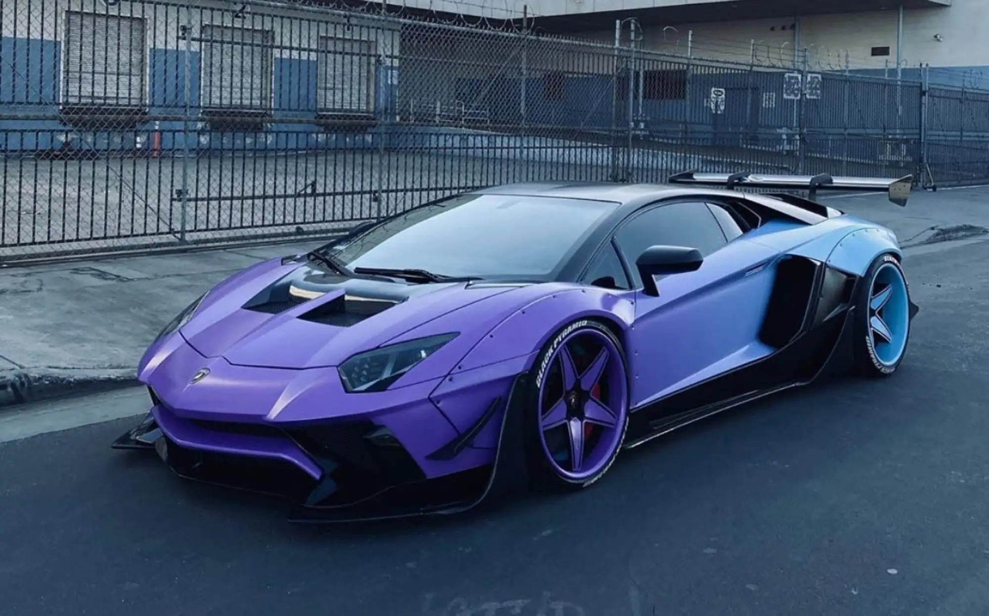 Lamborghini Aventador SV - Chris Brown - 3