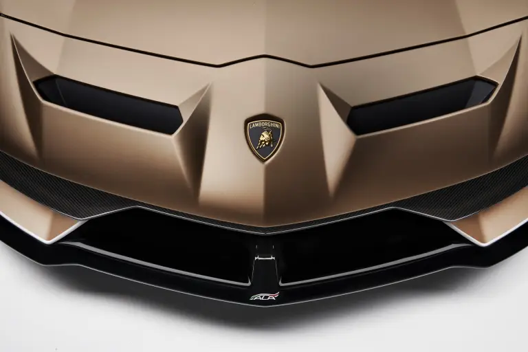 Lamborghini Aventador SVJ Roadster - Salone di Ginevra 2019 - 5