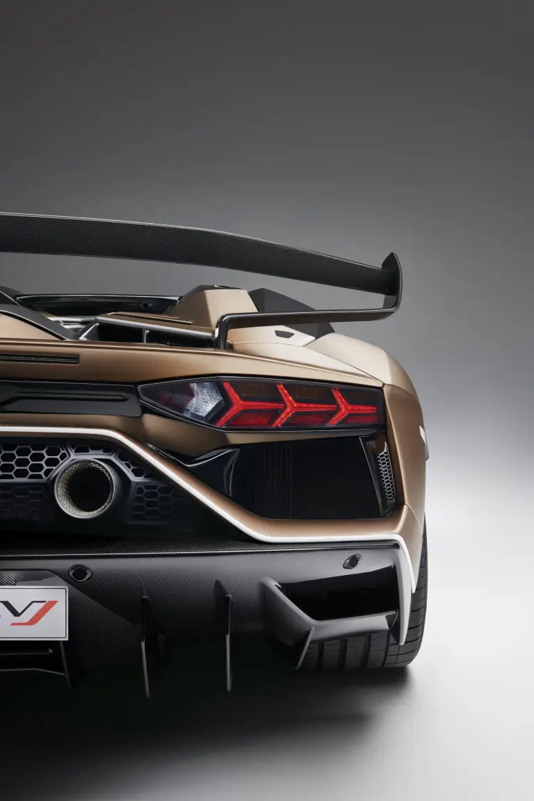 Lamborghini Aventador SVJ Roadster - Salone di Ginevra 2019 - 4