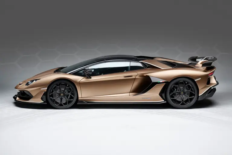 Lamborghini Aventador SVJ Roadster - Salone di Ginevra 2019 - 15