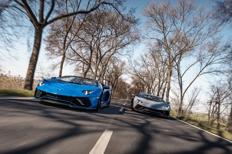 Lamborghini Aventador Ultimae - Foto su strada - 1