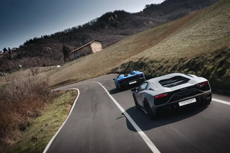 Lamborghini Aventador Ultimae - Foto su strada - 8