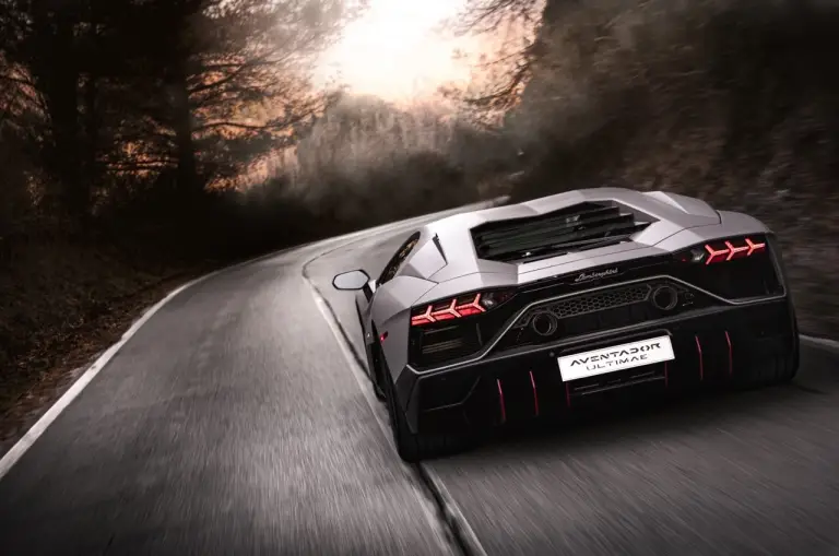 Lamborghini Aventador Ultimae - Foto su strada - 17