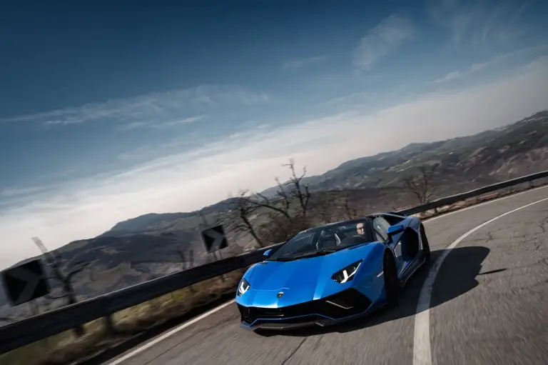 Lamborghini Aventador Ultimae - Foto su strada - 30