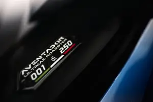 Lamborghini Aventador Ultimae - Foto su strada - 33