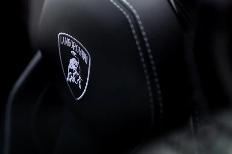 Lamborghini Aventador Ultimae - Foto su strada - 45