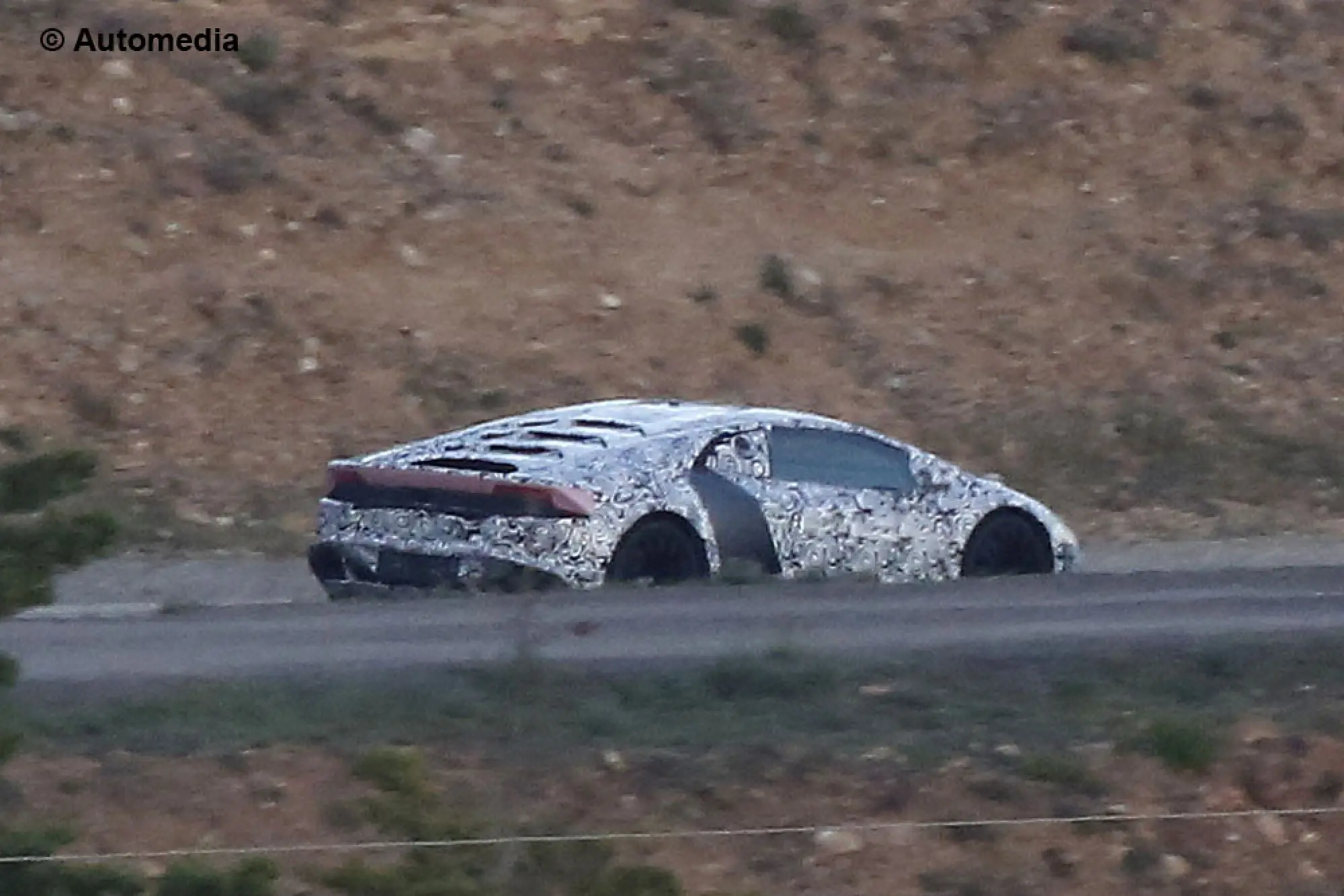 Lamborghini Cabrera - Foto spia 28-11-2013 - 8