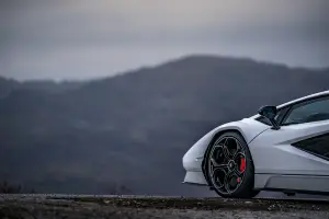 Lamborghini Countach LPI 800-4 - Foto strada pubblica