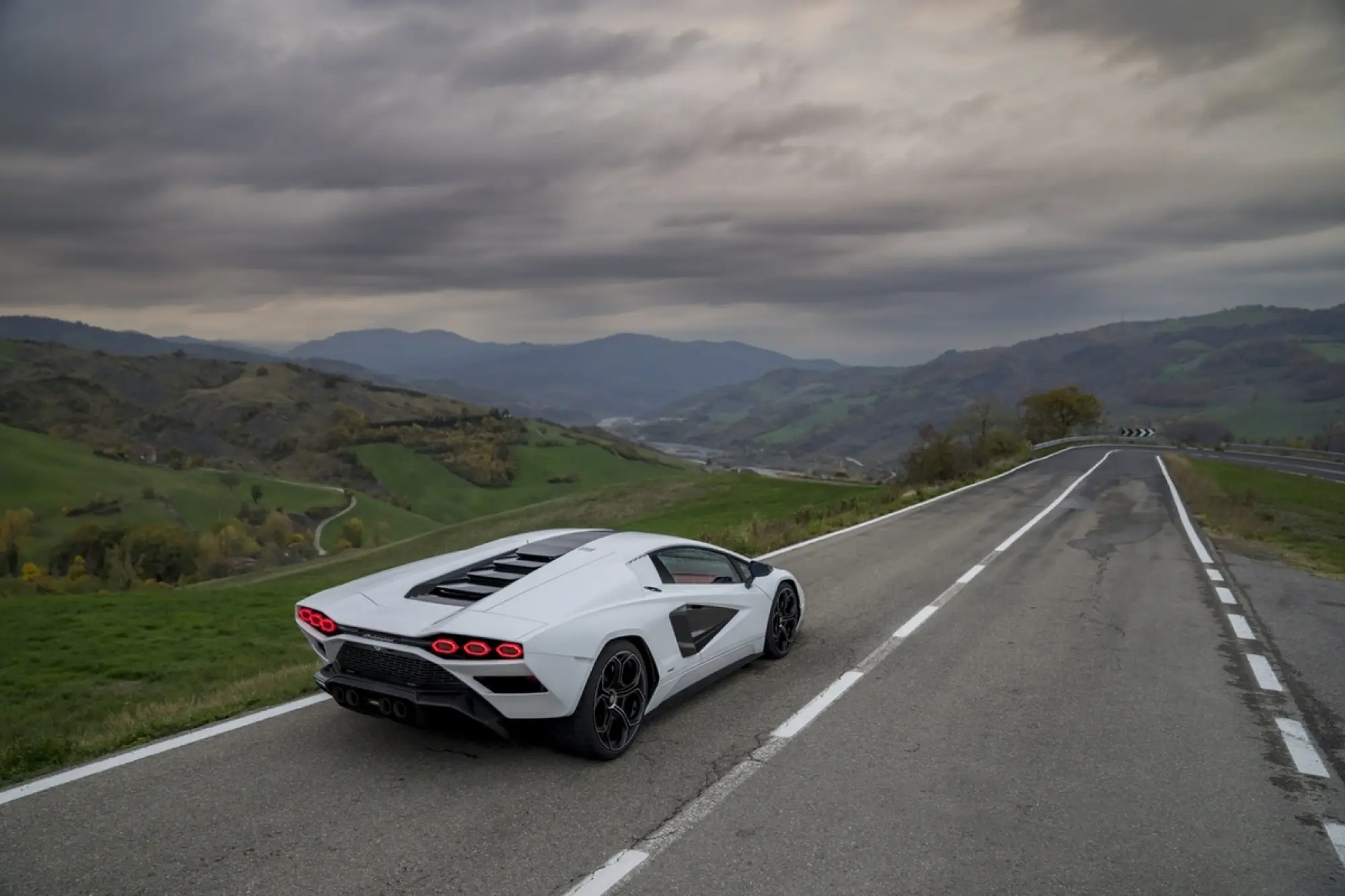 Lamborghini Countach LPI 800-4 - Foto strada pubblica - 29