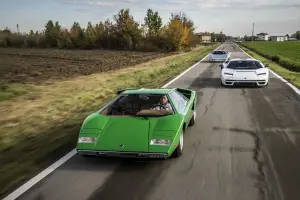 Lamborghini Countach LPI 800-4 - Foto strada pubblica - 33