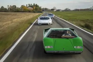 Lamborghini Countach LPI 800-4 - Foto strada pubblica