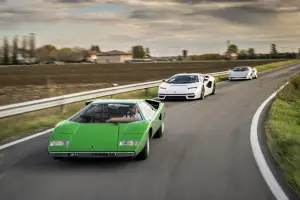 Lamborghini Countach LPI 800-4 - Foto strada pubblica