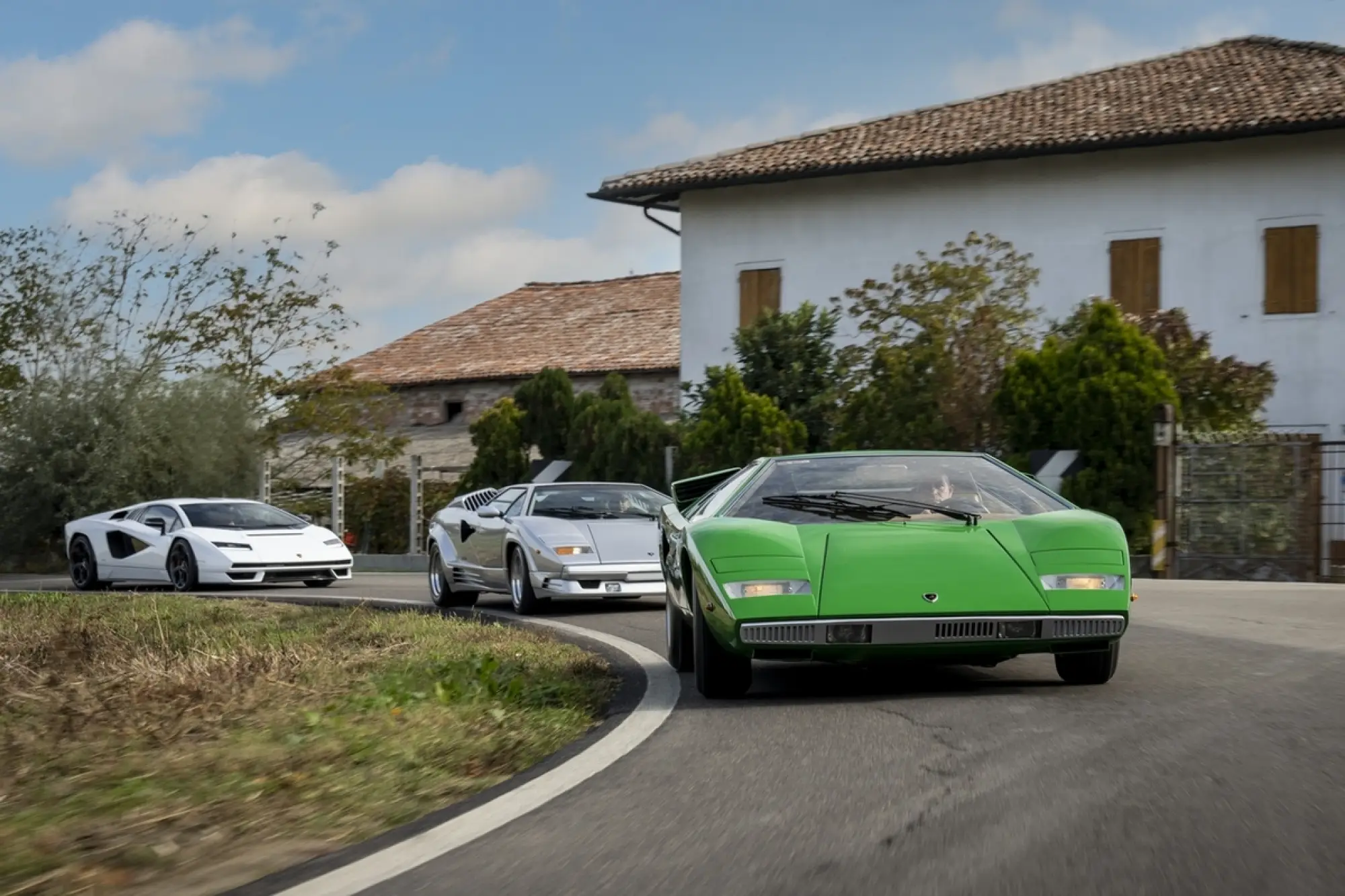 Lamborghini Countach LPI 800-4 - Foto strada pubblica - 38