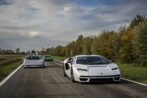 Lamborghini Countach LPI 800-4 - Foto strada pubblica