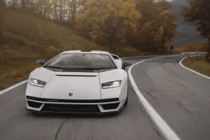 Lamborghini Countach LPI 800-4 - Foto strada pubblica - 56