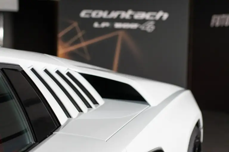 Lamborghini Countach LPI 800-4 - 28