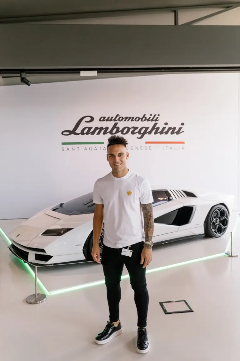 Lamborghini e Lautaro Martinez - Foto - 3