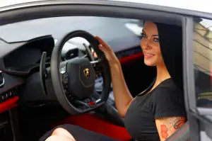 Lamborghini Huracan e Andreea Rusz