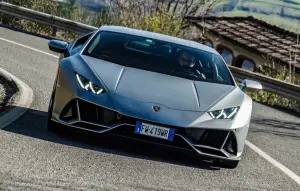 Lamborghini Huracan Evo 2020 - prova su strada - 21