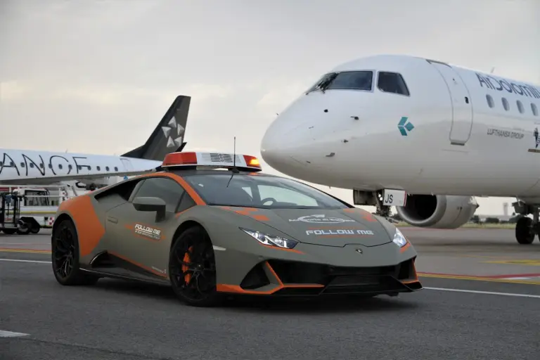 Lamborghini Huracan Evo Follow Me - Aeroporto di Bologna - 2