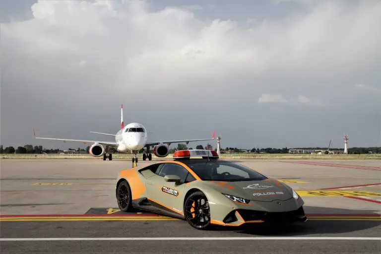 Lamborghini Huracan Evo Follow Me - Aeroporto di Bologna - 6