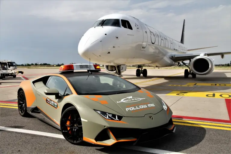 Lamborghini Huracan Evo Follow Me - Aeroporto di Bologna - 13