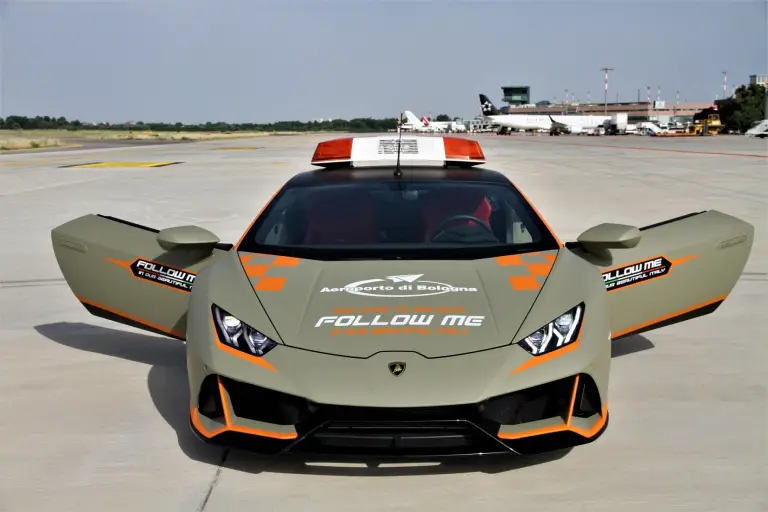 Lamborghini Huracan Evo Follow Me - Aeroporto di Bologna - 8