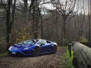 Lamborghini Huracan Evo RWD - Prova su Strada  - 14