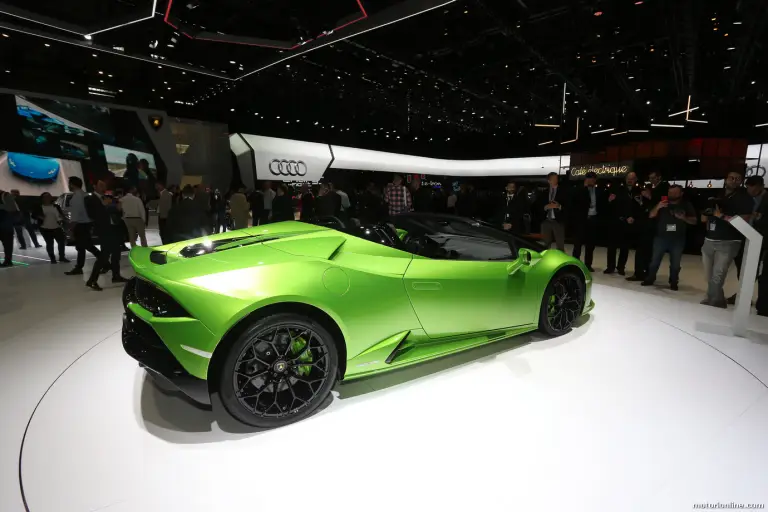 Lamborghini Huracan Evo Spyder Foto Live - Salone di Ginevra 2019 - 2