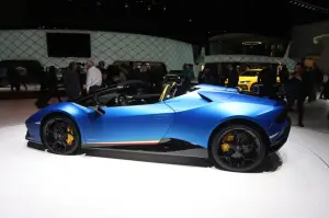 Lamborghini Huracan Performante Spyder (foto live) - Salone di Ginevra 2018 - 4