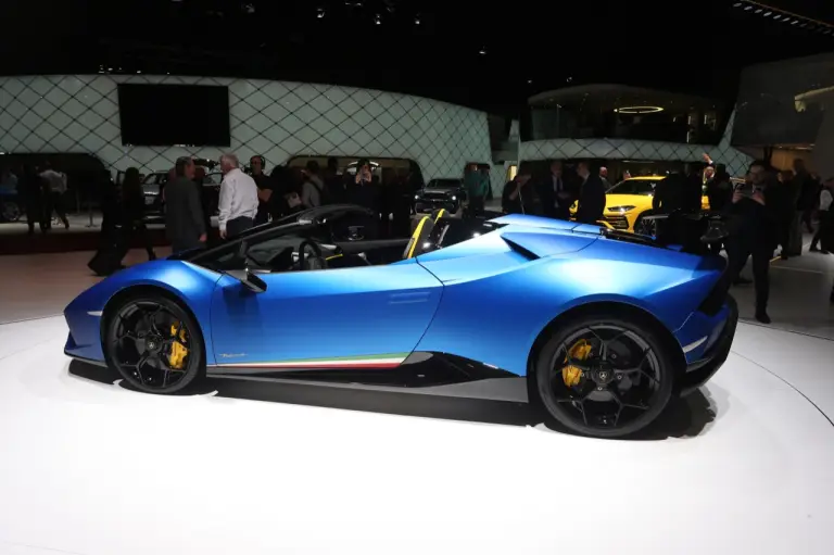Lamborghini Huracan Performante Spyder (foto live) - Salone di Ginevra 2018 - 4