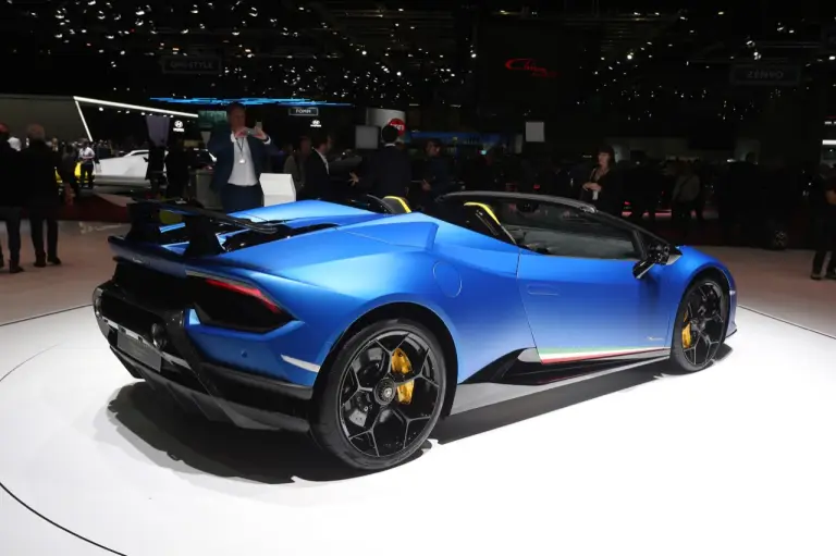 Lamborghini Huracan Performante Spyder (foto live) - Salone di Ginevra 2018 - 8