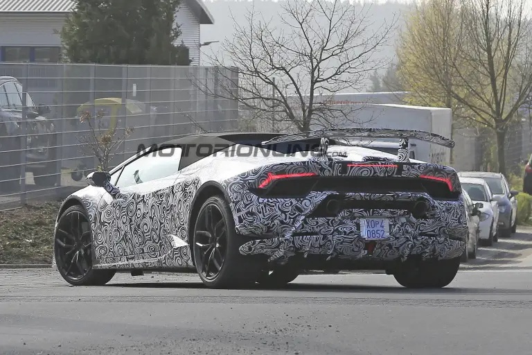 Lamborghini Huracan Performante Spyder - Foto spia 04-04-2017 - 11