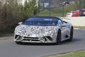 Lamborghini Huracan Performante Spyder - Foto spia 04-04-2017