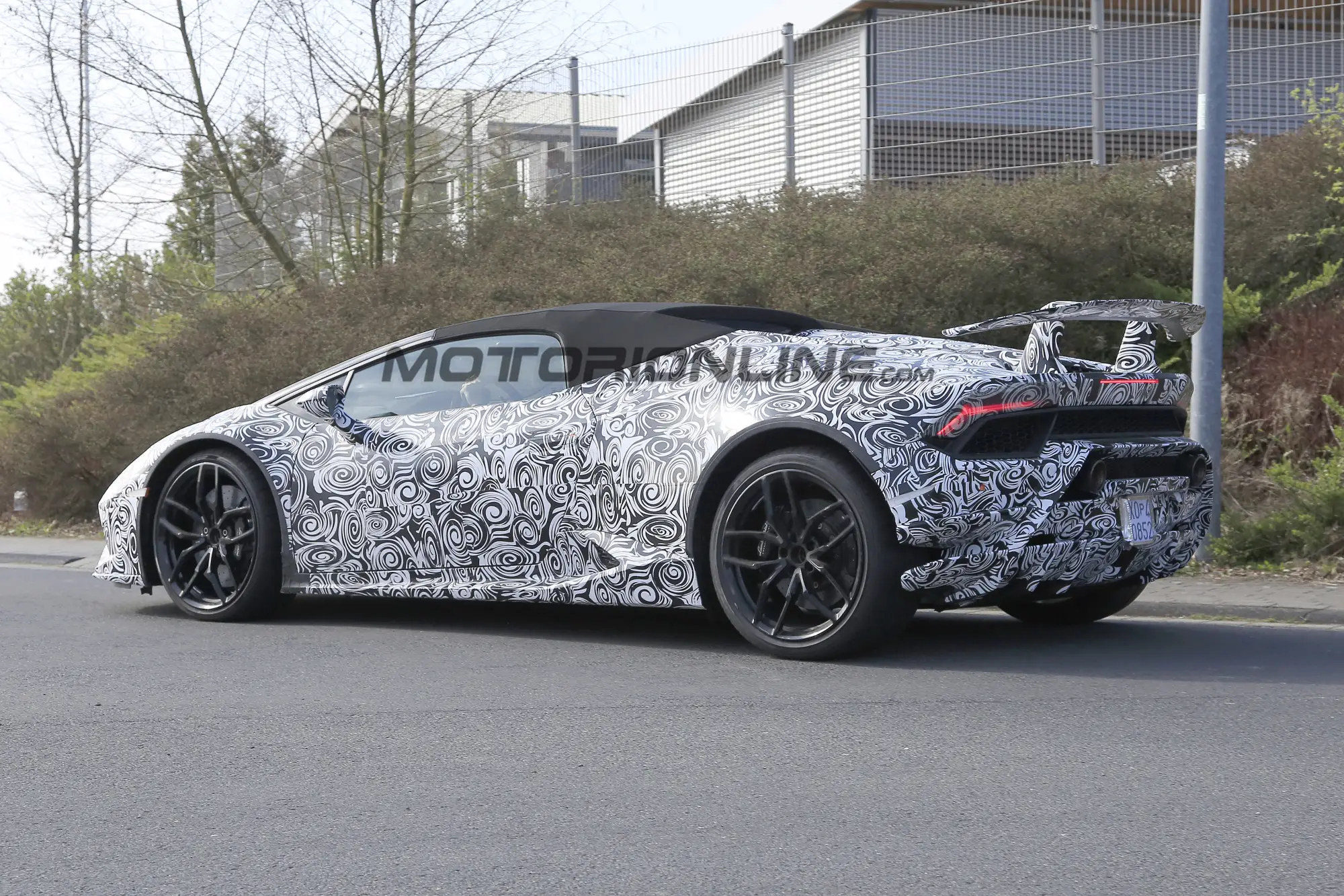 Lamborghini Huracan Performante Spyder - Foto spia 04-04-2017 - 7