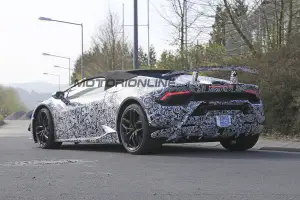 Lamborghini Huracan Performante Spyder - Foto spia 04-04-2017