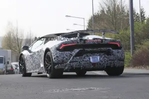 Lamborghini Huracan Performante Spyder - Foto spia 04-04-2017